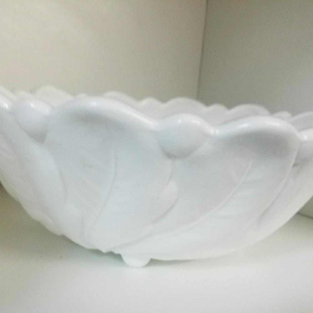 Vintage Indiana Glass Co Sculpted Lily Pond Patter